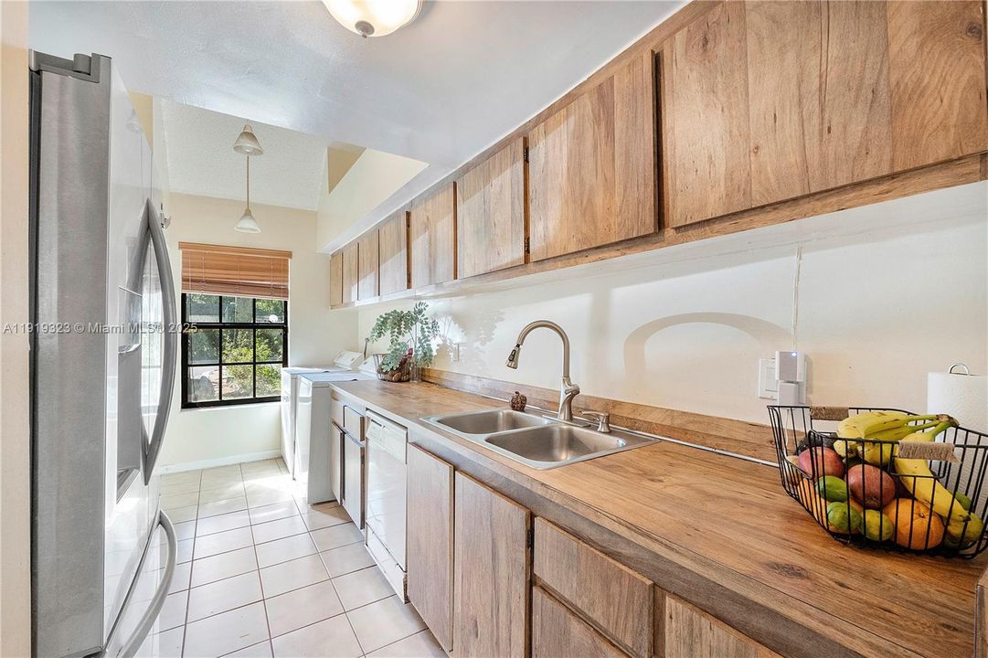 For Sale: $420,000 (2 beds, 2 baths, 1388 Square Feet)