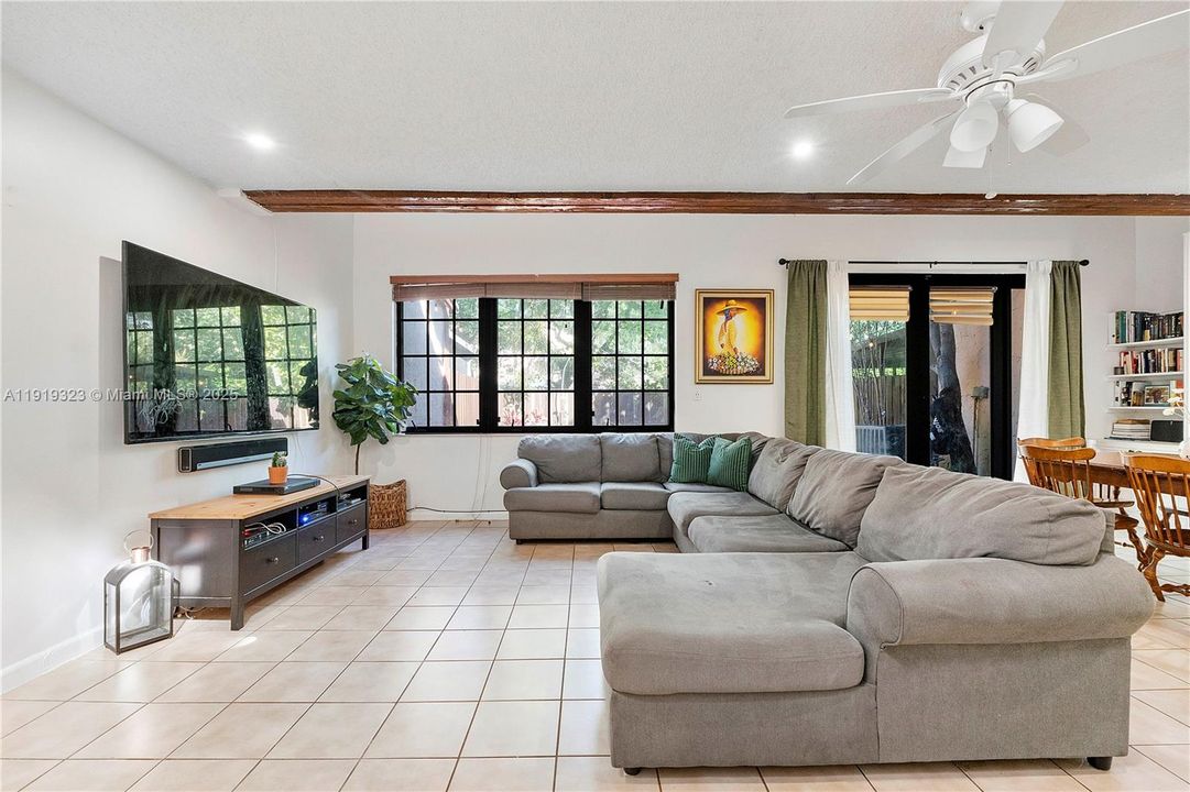 For Sale: $420,000 (2 beds, 2 baths, 1388 Square Feet)