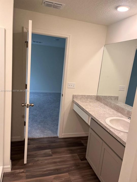 出租: $3,000 (4 贝兹, 2 浴室, 1796 平方英尺)