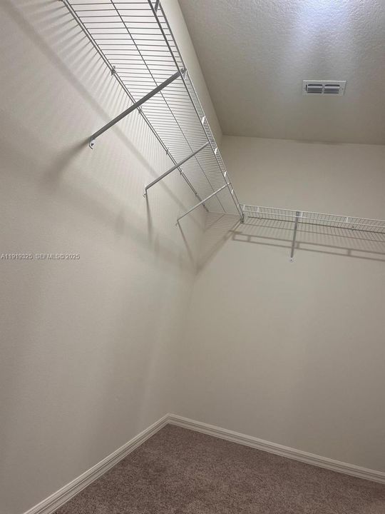 出租: $3,000 (4 贝兹, 2 浴室, 1796 平方英尺)