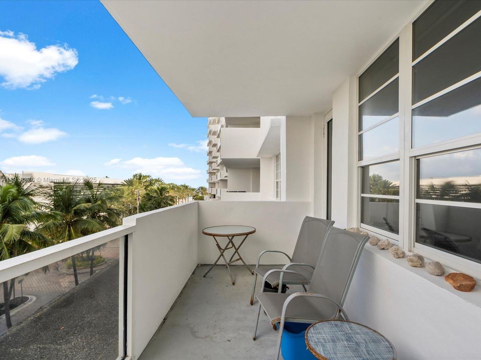 For Sale: $499,900 (1 beds, 1 baths, 890 Square Feet)