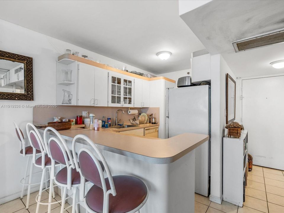 For Sale: $499,900 (1 beds, 1 baths, 890 Square Feet)