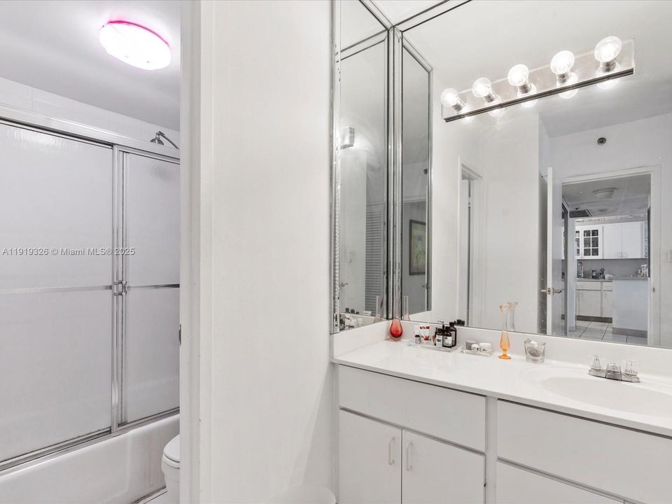 For Sale: $499,900 (1 beds, 1 baths, 890 Square Feet)