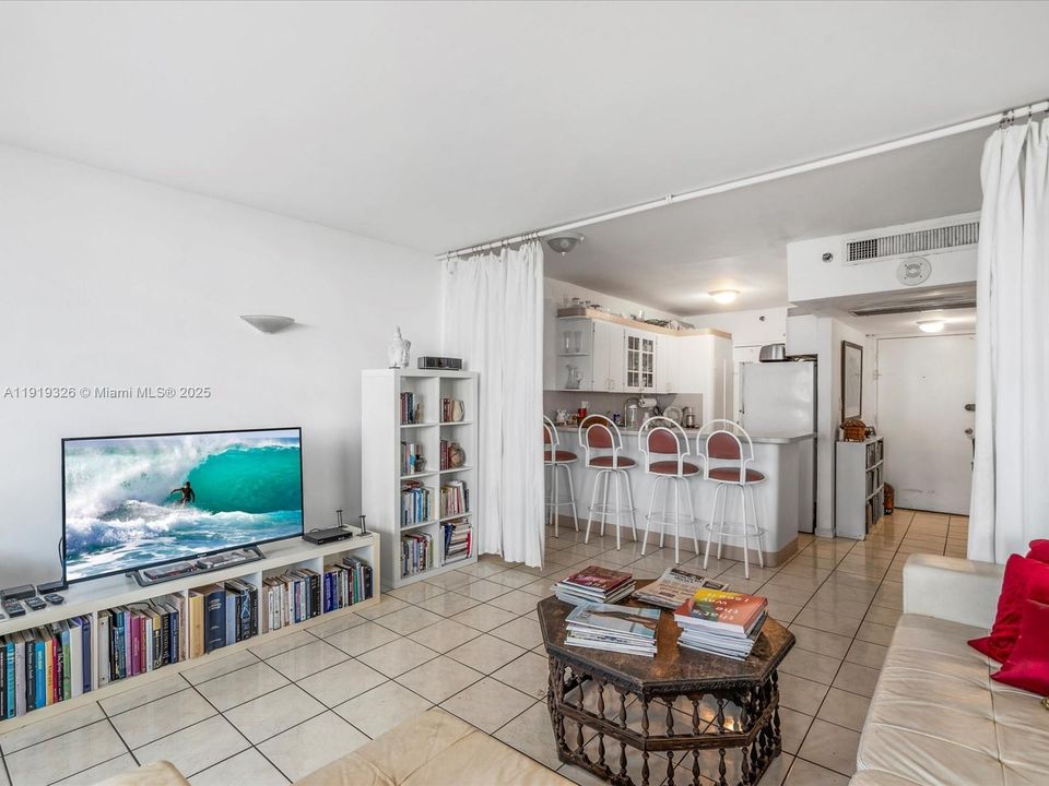For Sale: $499,900 (1 beds, 1 baths, 890 Square Feet)