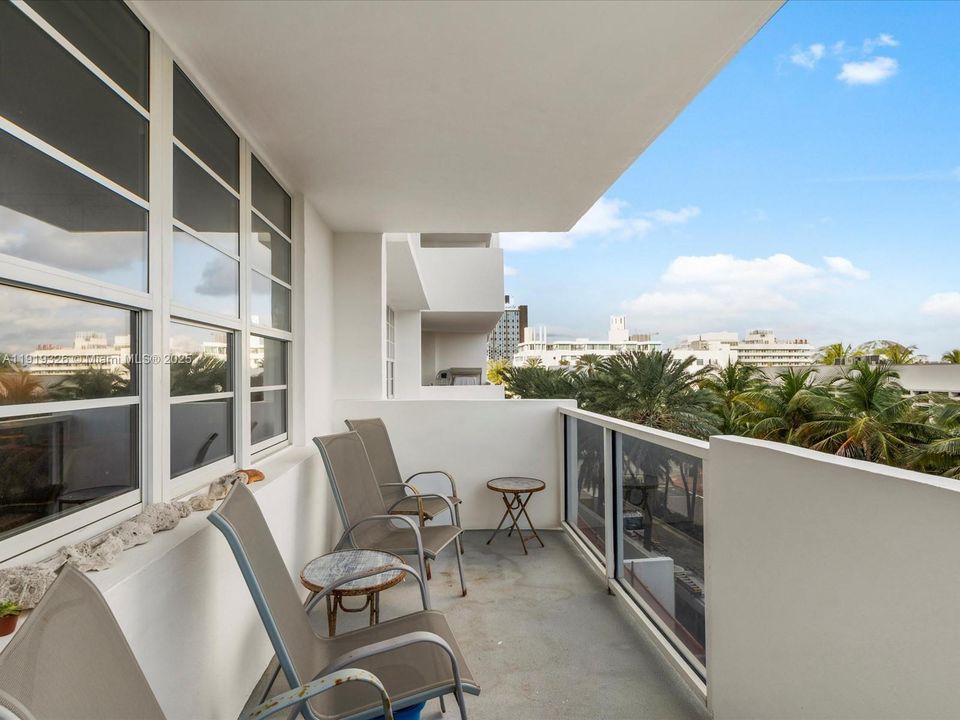 For Sale: $499,900 (1 beds, 1 baths, 890 Square Feet)