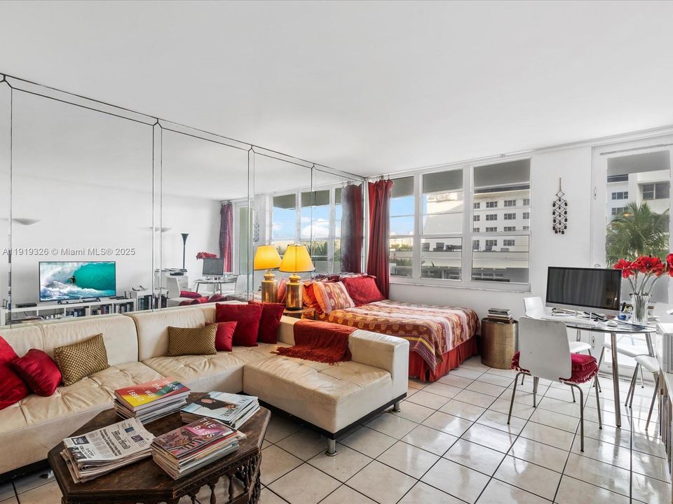 For Sale: $499,900 (1 beds, 1 baths, 890 Square Feet)