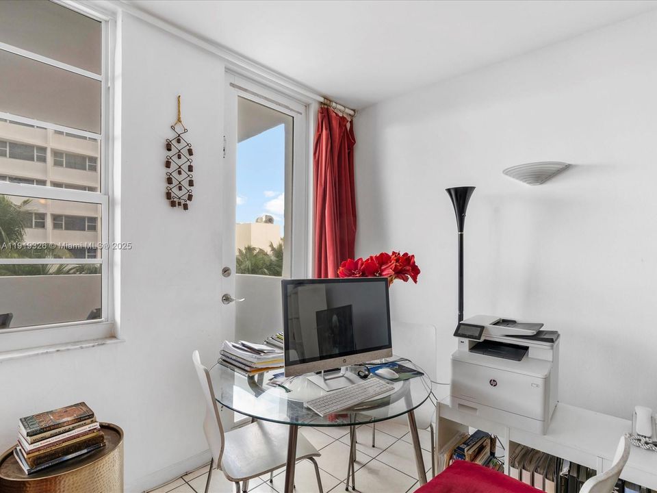 For Sale: $499,900 (1 beds, 1 baths, 890 Square Feet)