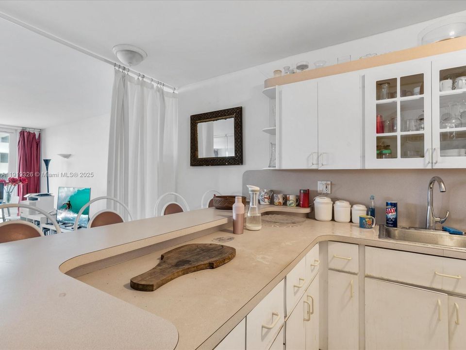 For Sale: $499,900 (1 beds, 1 baths, 890 Square Feet)