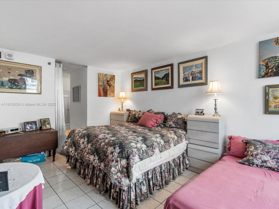 For Sale: $499,900 (1 beds, 1 baths, 890 Square Feet)