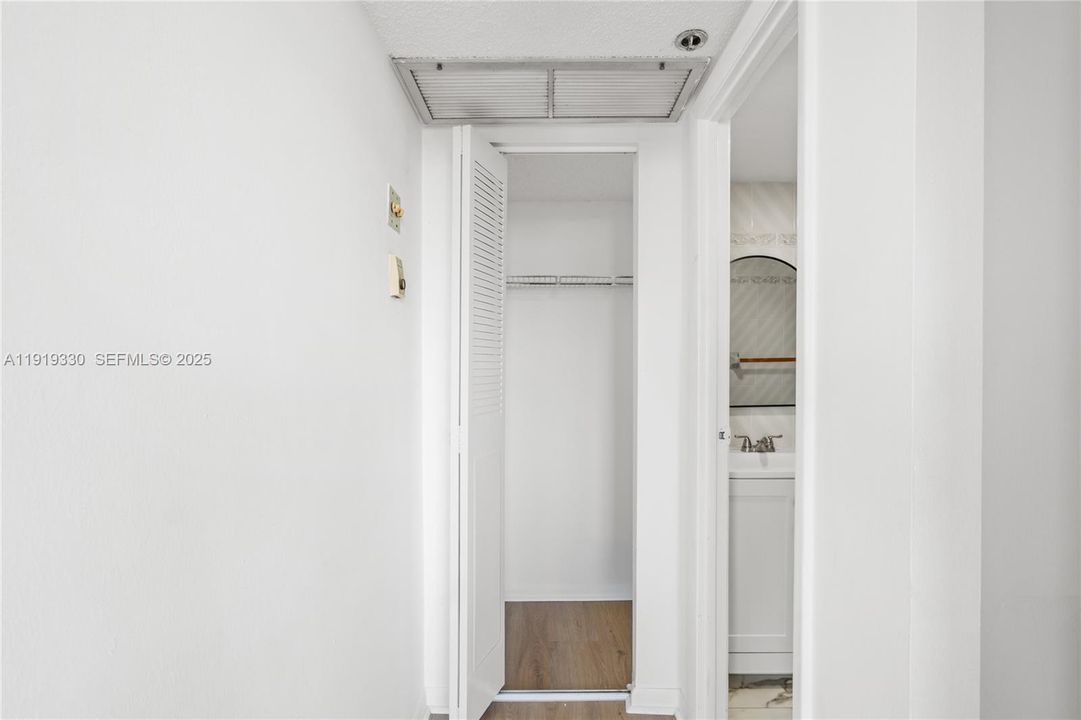 В аренду: $3,000 (1 спален, 2 ванн, 1081 Квадратных фут)