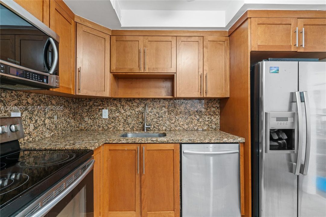 В аренду: $3,000 (1 спален, 2 ванн, 1081 Квадратных фут)