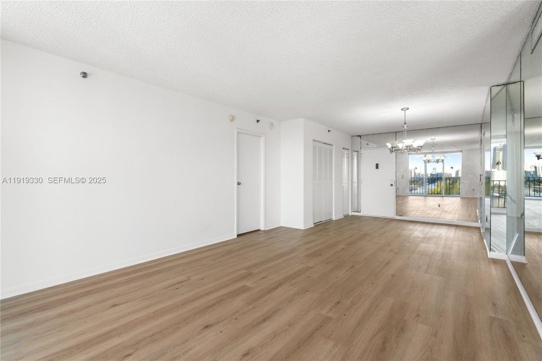 В аренду: $3,000 (1 спален, 2 ванн, 1081 Квадратных фут)