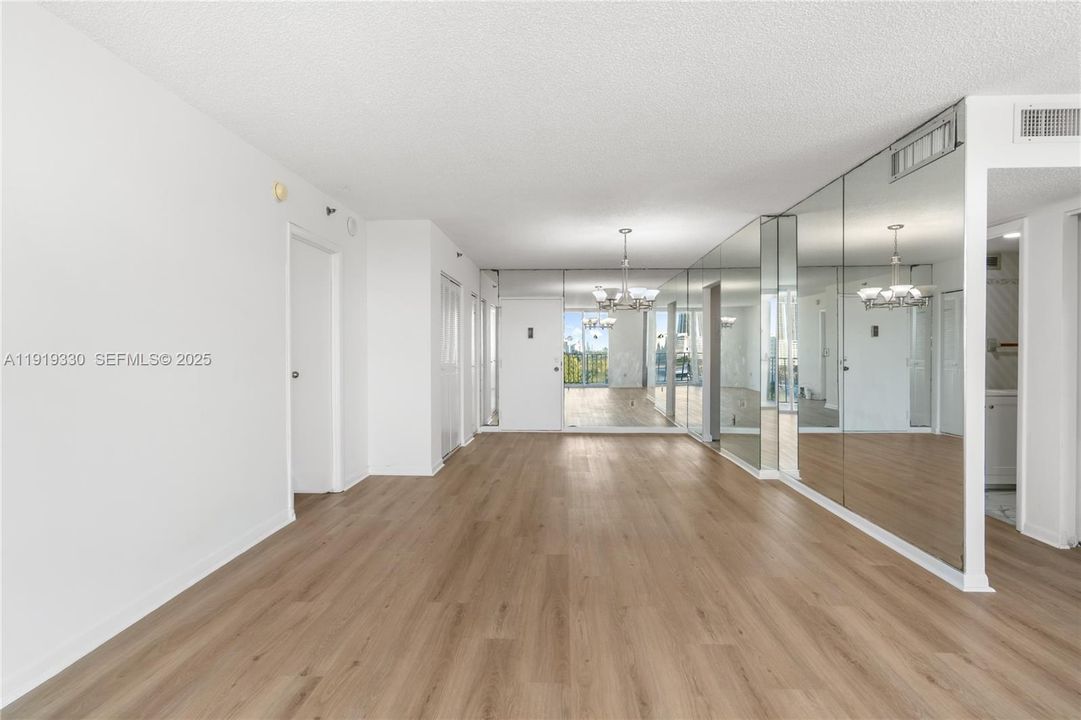 В аренду: $3,000 (1 спален, 2 ванн, 1081 Квадратных фут)