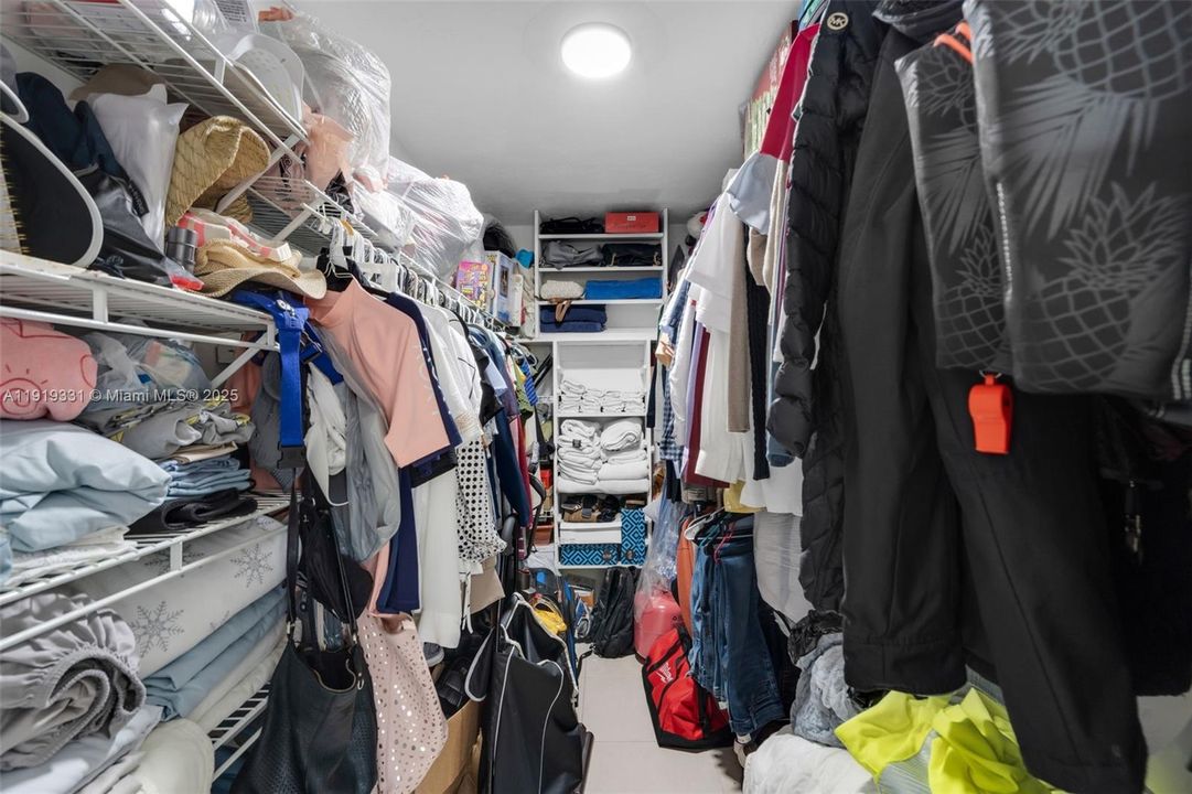 For Sale: $274,900 (2 beds, 2 baths, 998 Square Feet)