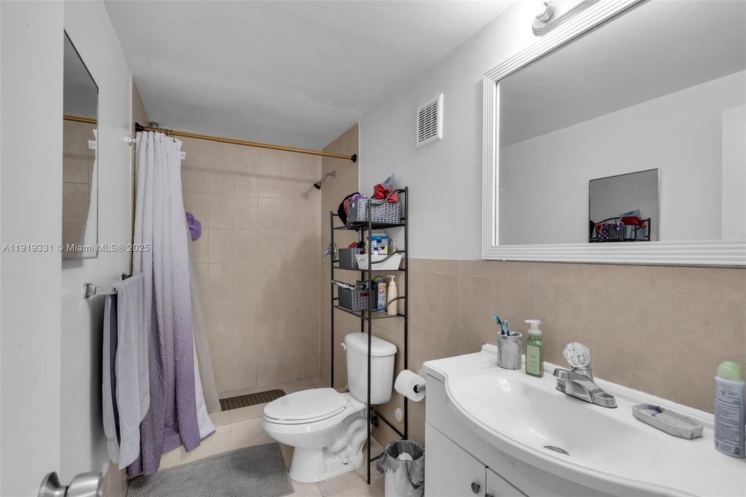 For Sale: $274,900 (2 beds, 2 baths, 998 Square Feet)