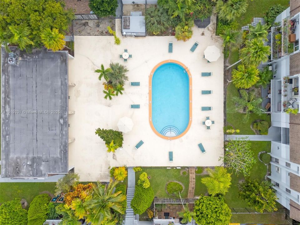 For Sale: $274,900 (2 beds, 2 baths, 998 Square Feet)