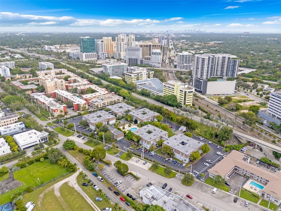 For Sale: $274,900 (2 beds, 2 baths, 998 Square Feet)