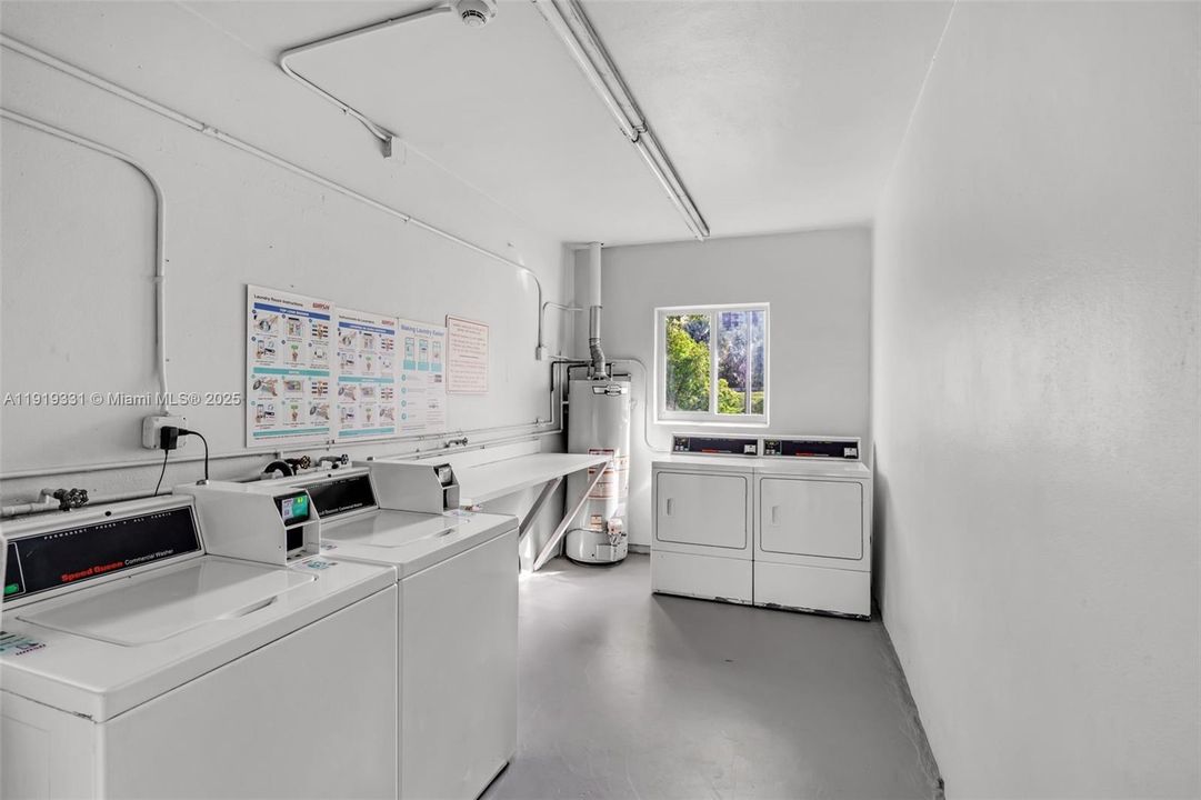 For Sale: $274,900 (2 beds, 2 baths, 998 Square Feet)