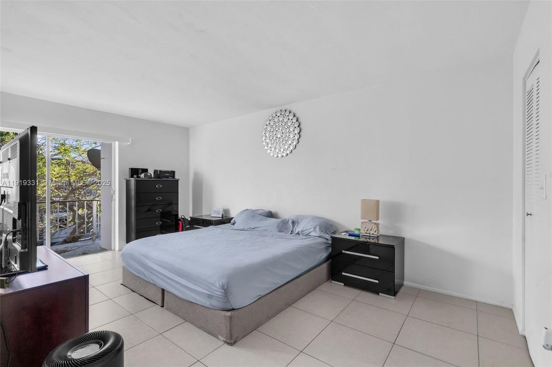 For Sale: $274,900 (2 beds, 2 baths, 998 Square Feet)