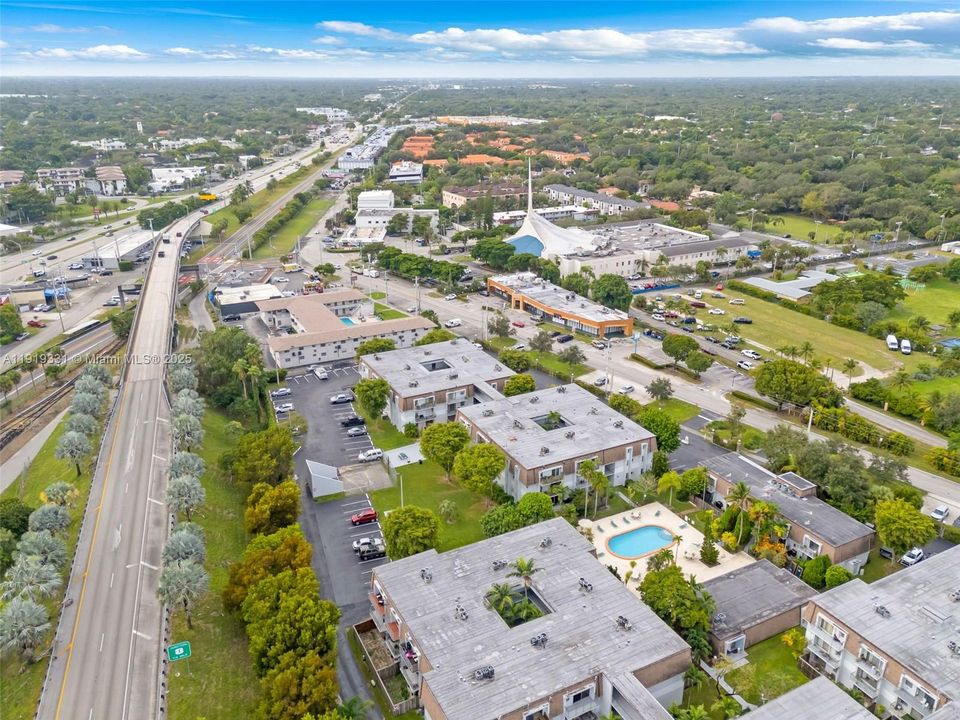 For Sale: $274,900 (2 beds, 2 baths, 998 Square Feet)