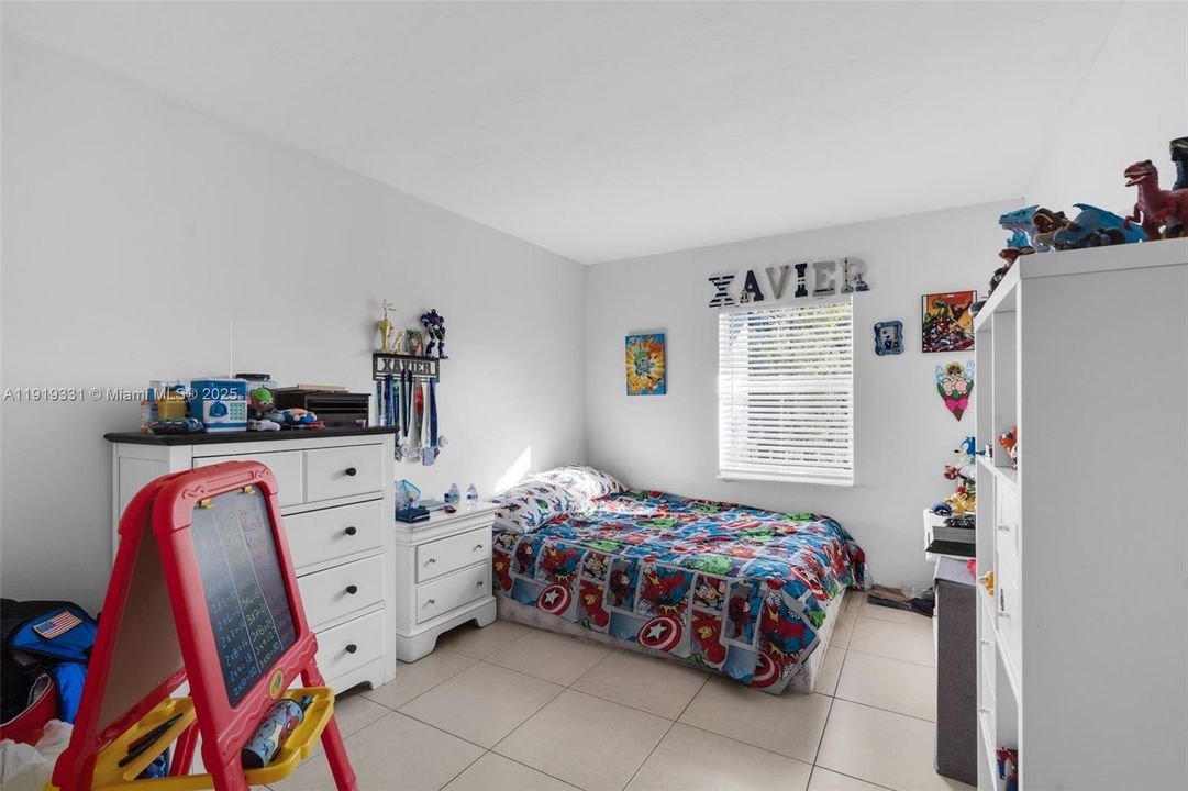 For Sale: $274,900 (2 beds, 2 baths, 998 Square Feet)