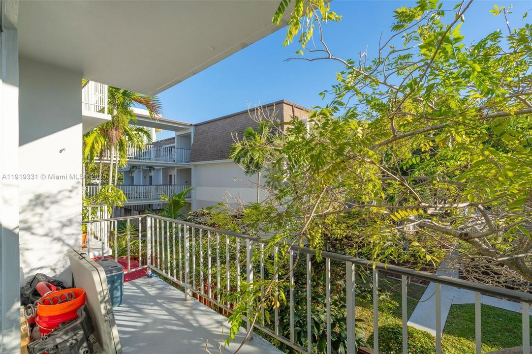 For Sale: $274,900 (2 beds, 2 baths, 998 Square Feet)