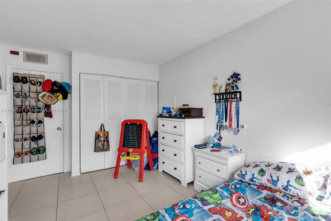 For Sale: $274,900 (2 beds, 2 baths, 998 Square Feet)