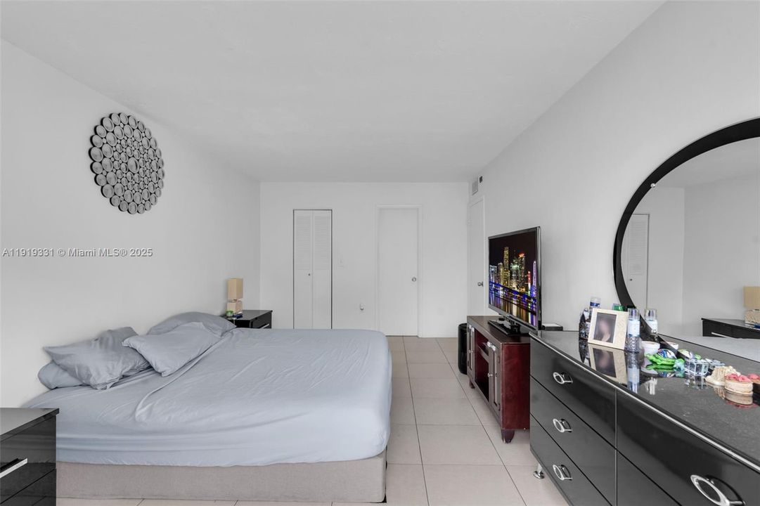 For Sale: $274,900 (2 beds, 2 baths, 998 Square Feet)