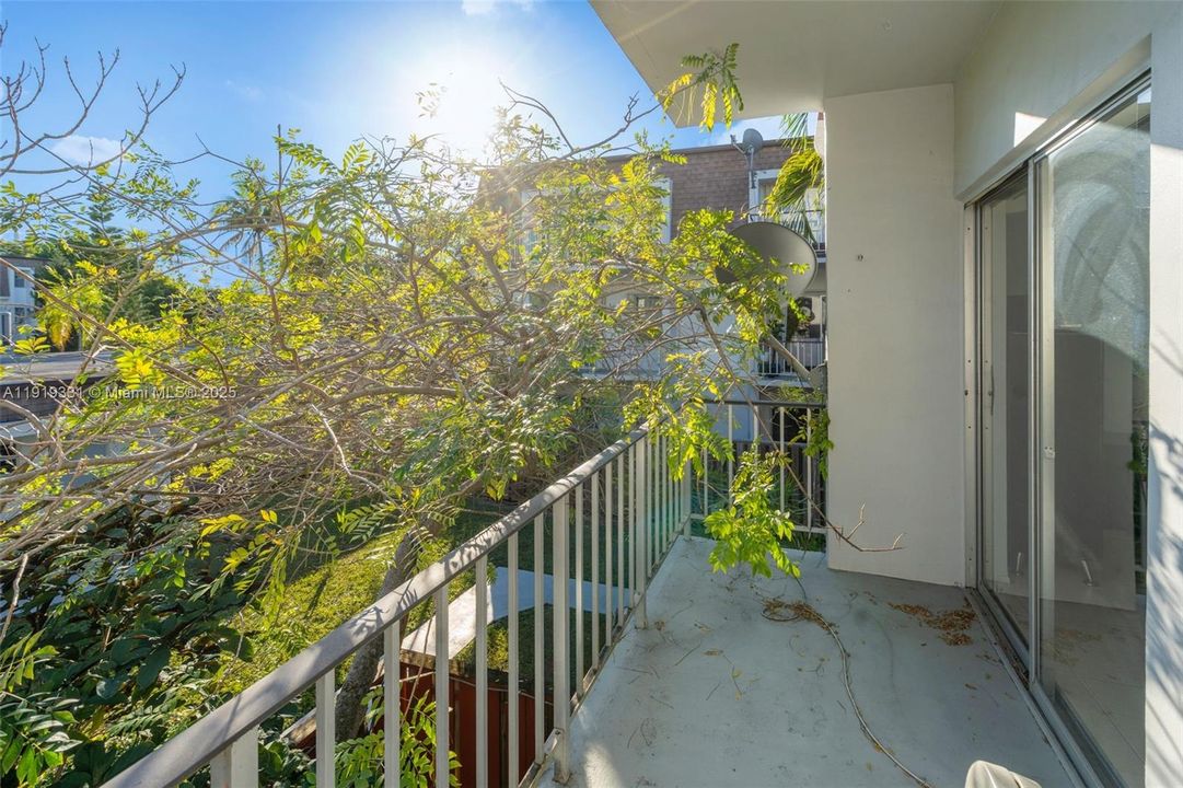 For Sale: $274,900 (2 beds, 2 baths, 998 Square Feet)