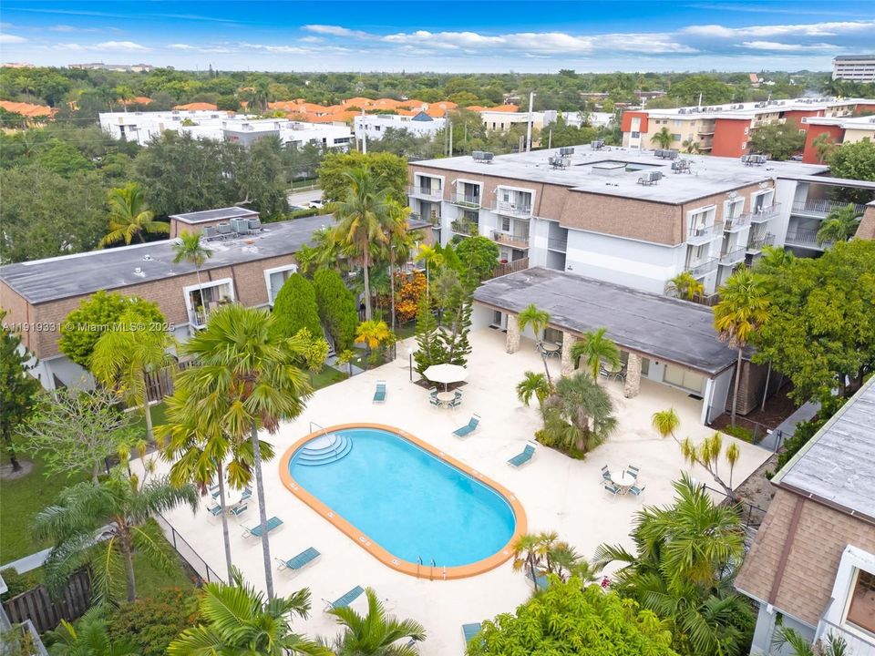 For Sale: $274,900 (2 beds, 2 baths, 998 Square Feet)