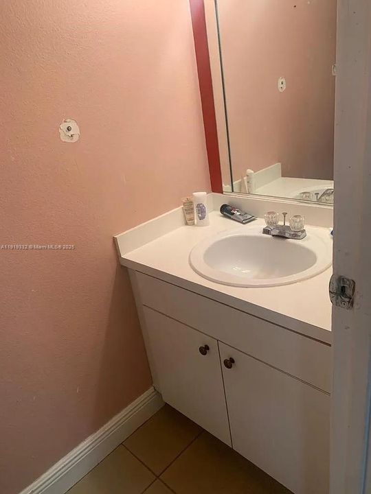 For Rent: $1,750 (1 beds, 1 baths, 943 Square Feet)