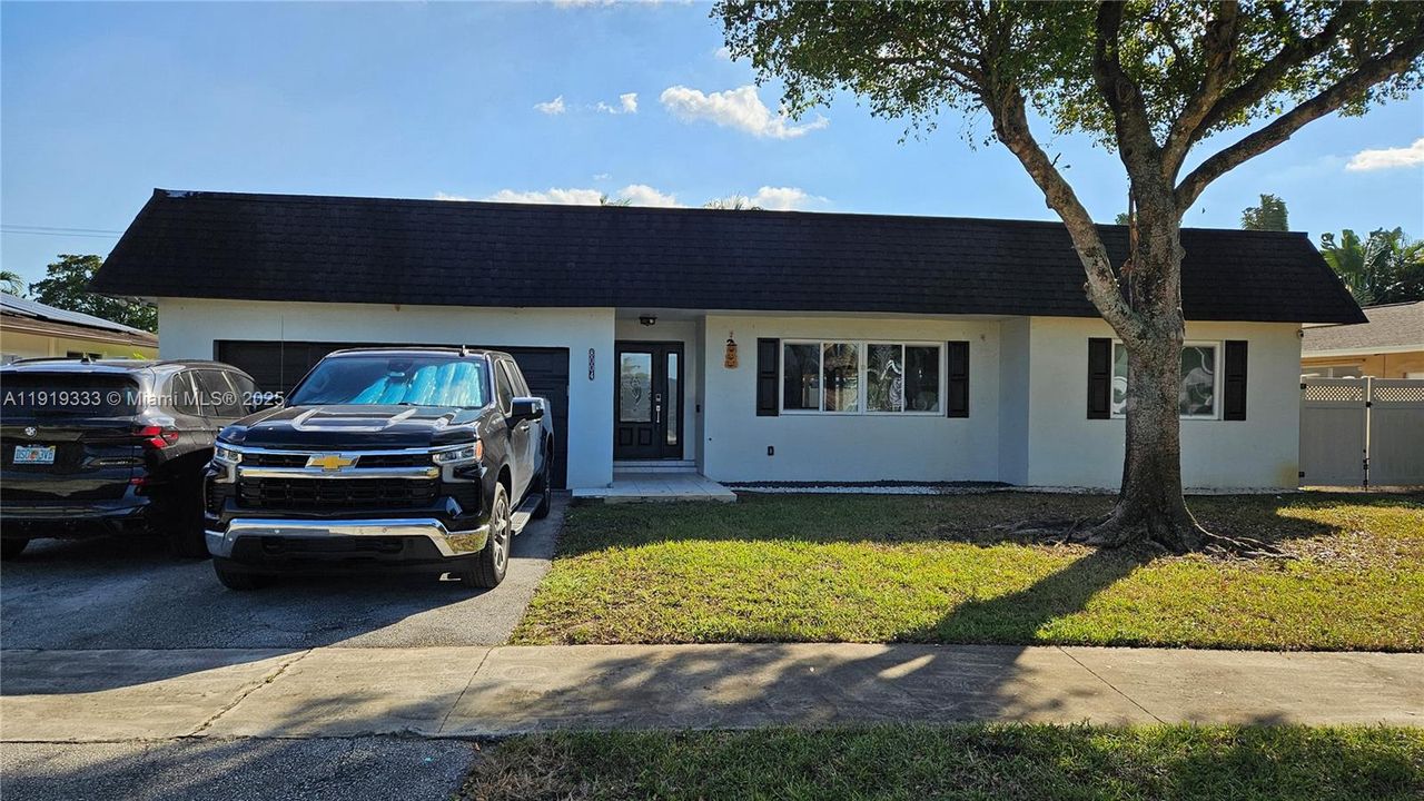 For Rent: $4,100 (4 beds, 2 baths, 1953 Square Feet)