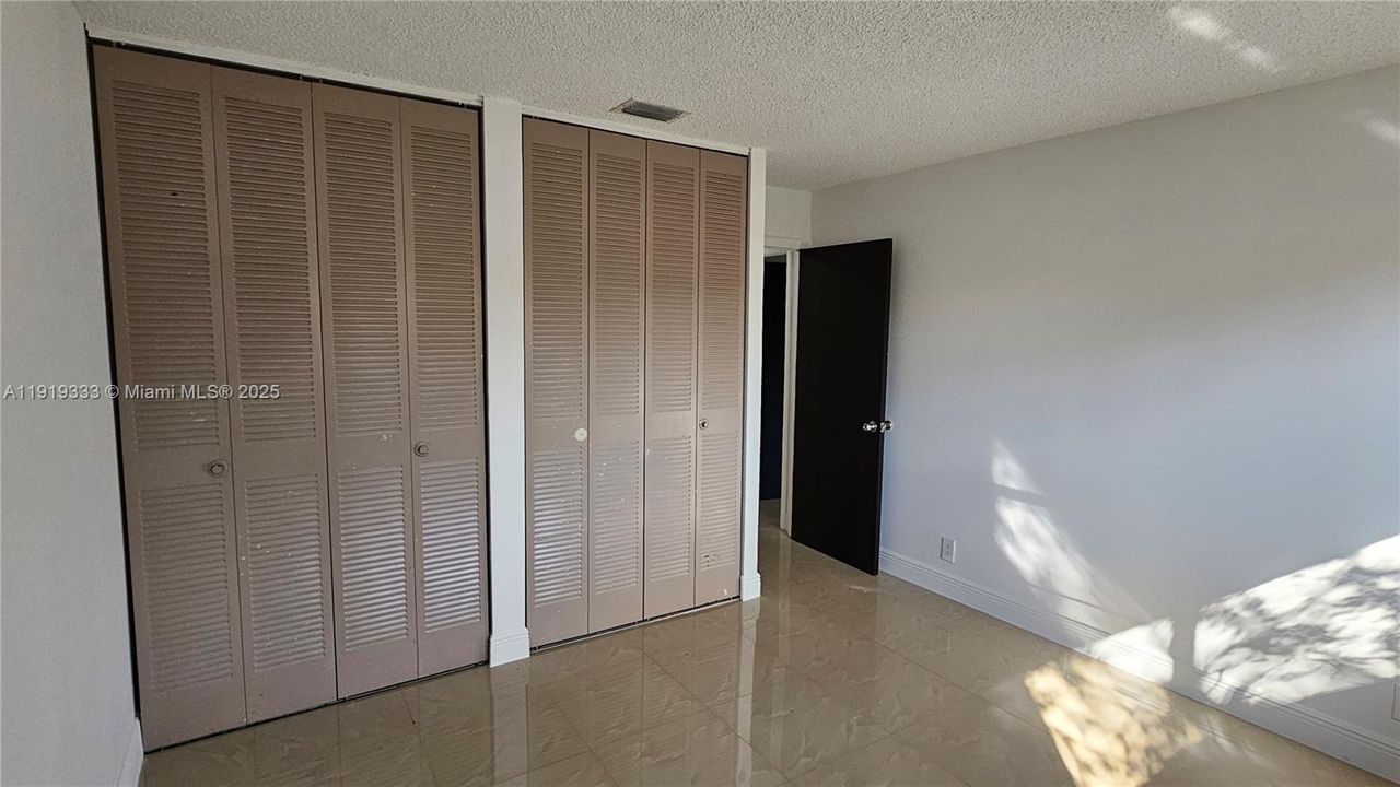 For Rent: $4,100 (4 beds, 2 baths, 1953 Square Feet)