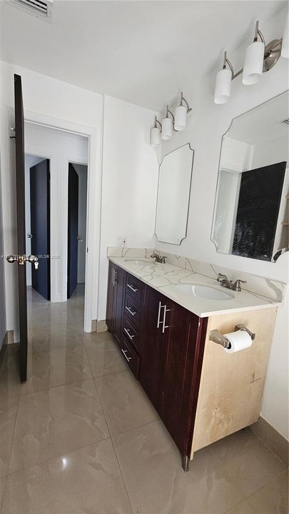 For Rent: $4,100 (4 beds, 2 baths, 1953 Square Feet)