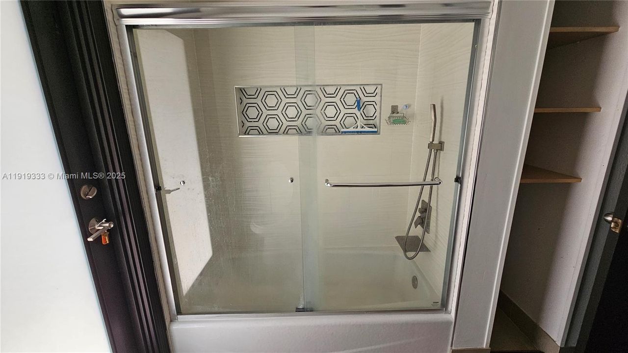 For Rent: $4,100 (4 beds, 2 baths, 1953 Square Feet)