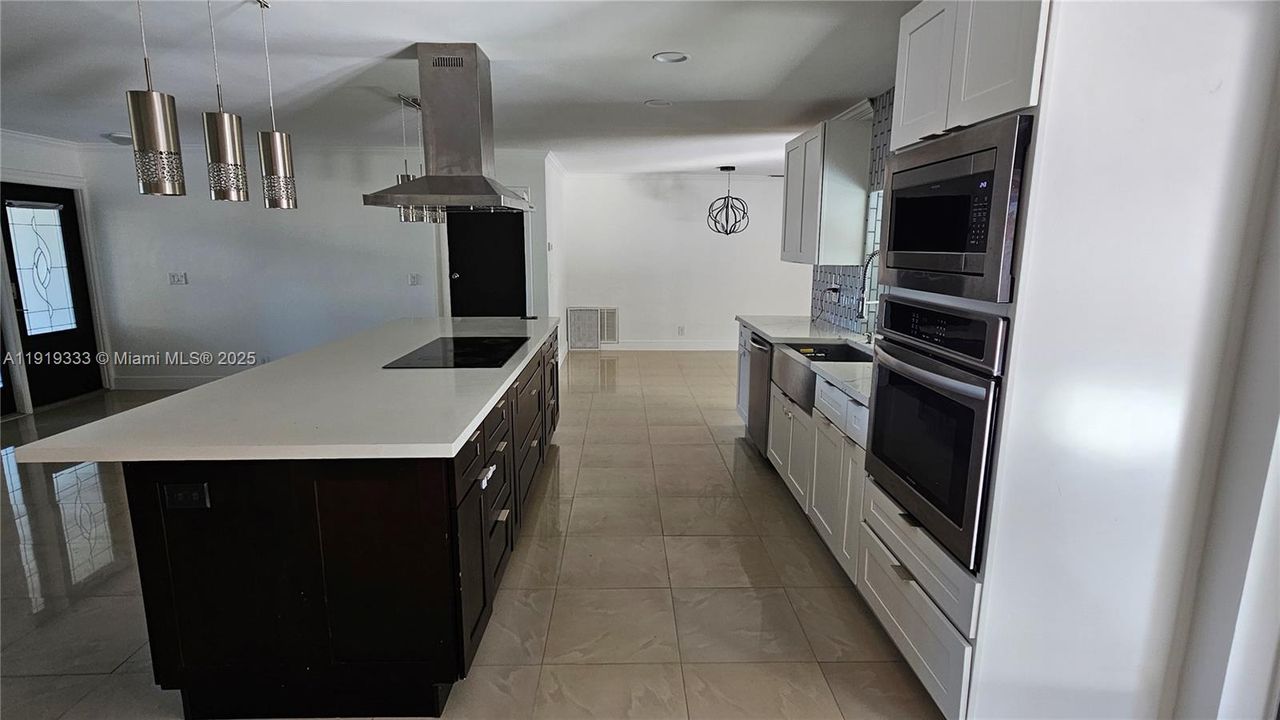 For Rent: $4,100 (4 beds, 2 baths, 1953 Square Feet)