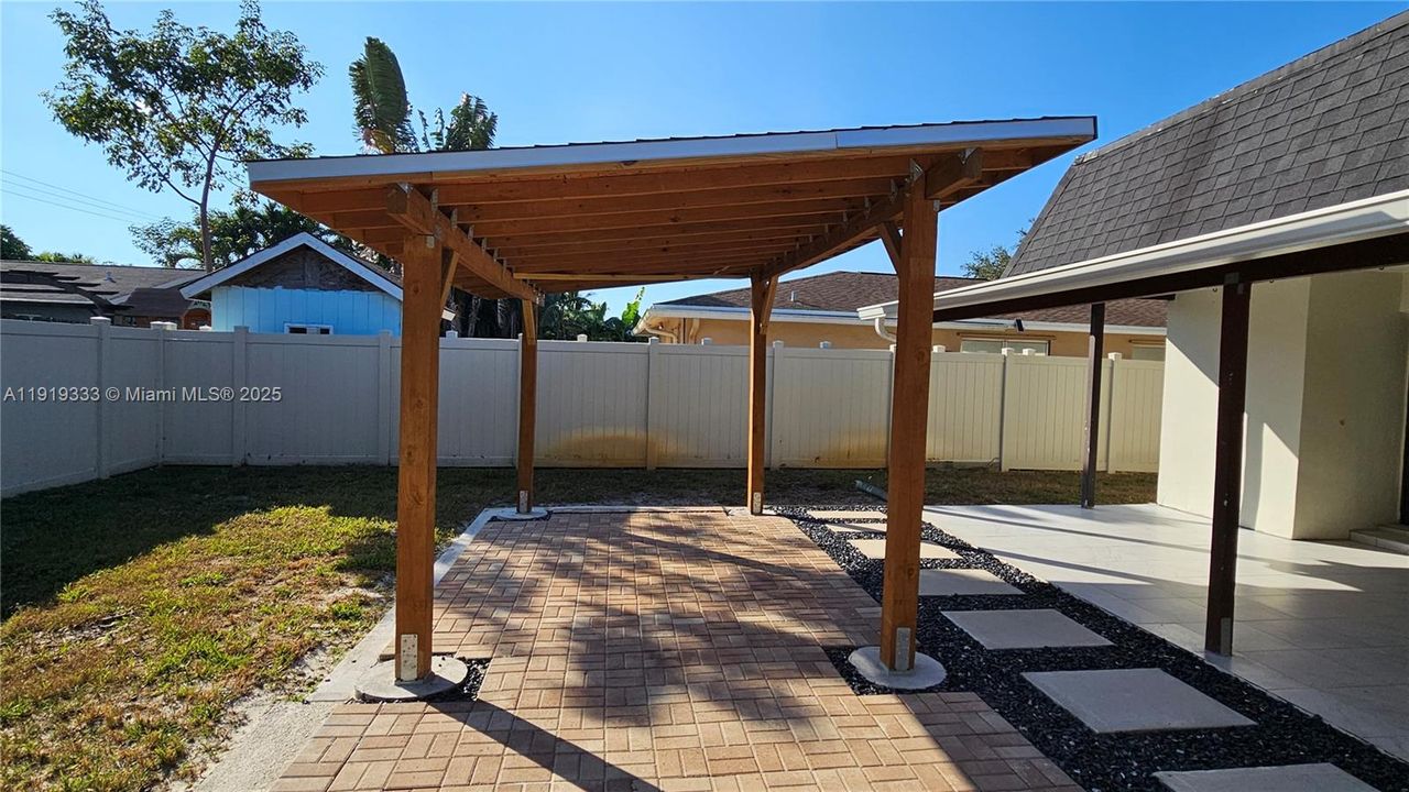 For Rent: $4,100 (4 beds, 2 baths, 1953 Square Feet)