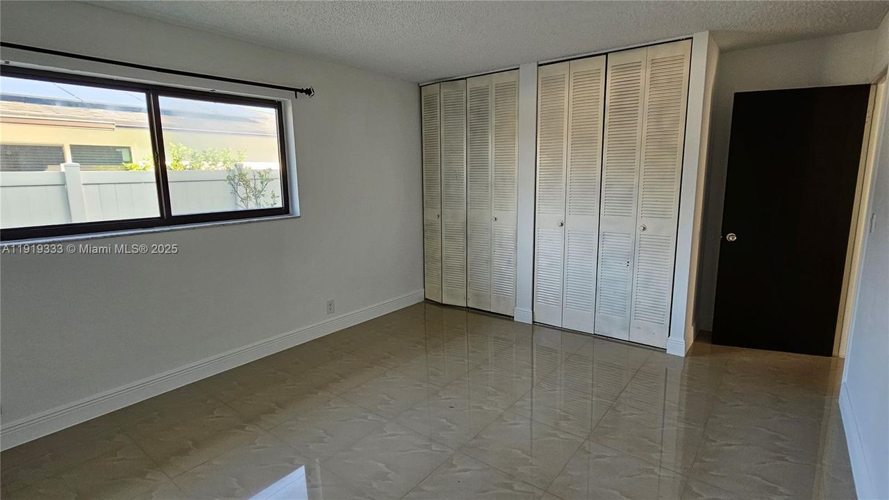 For Rent: $4,100 (4 beds, 2 baths, 1953 Square Feet)