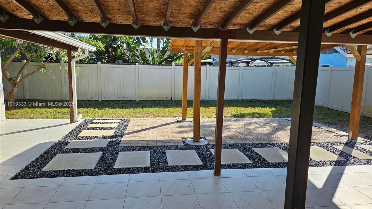 For Rent: $4,100 (4 beds, 2 baths, 1953 Square Feet)