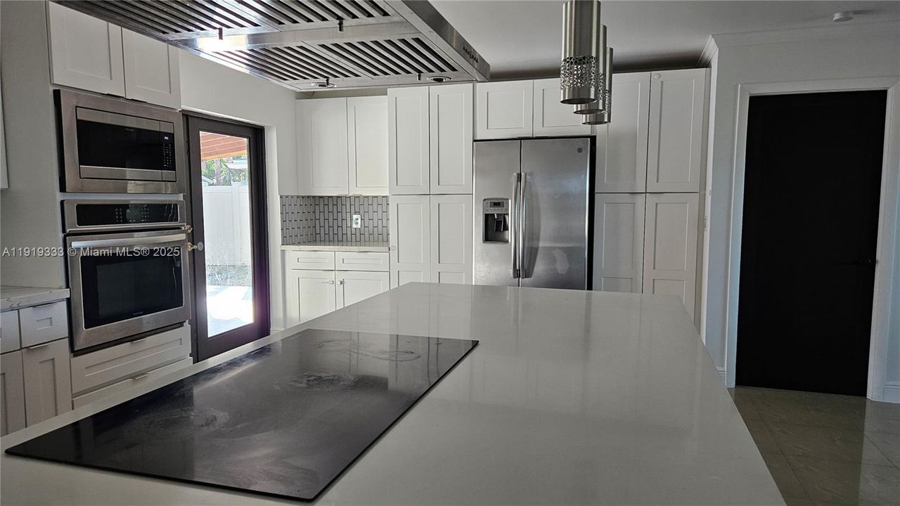 For Rent: $4,100 (4 beds, 2 baths, 1953 Square Feet)