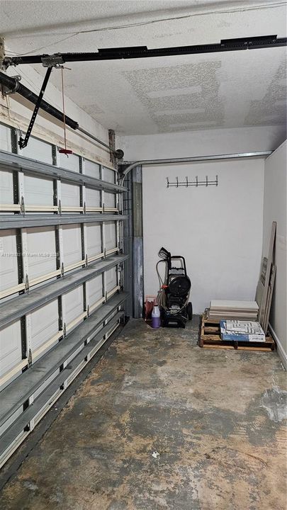 For Rent: $4,100 (4 beds, 2 baths, 1953 Square Feet)