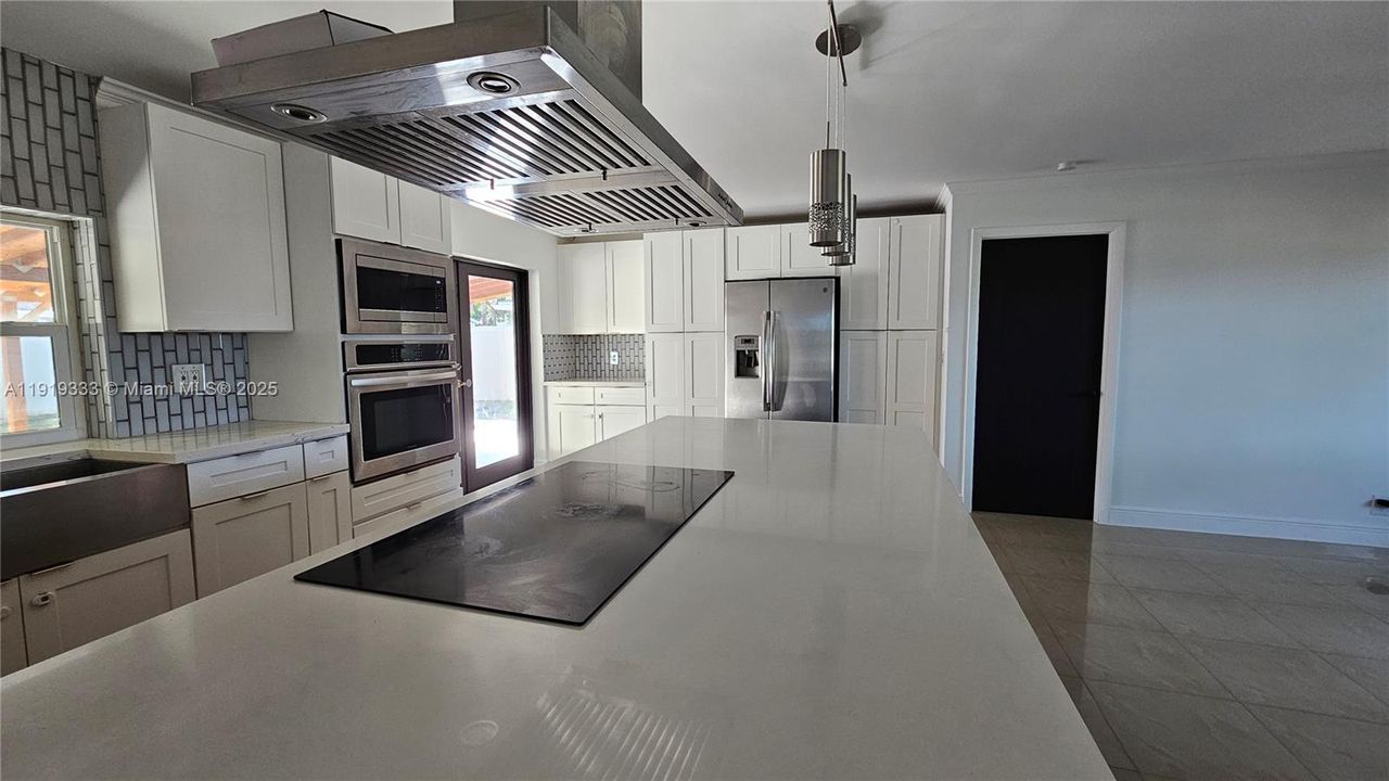 For Rent: $4,100 (4 beds, 2 baths, 1953 Square Feet)