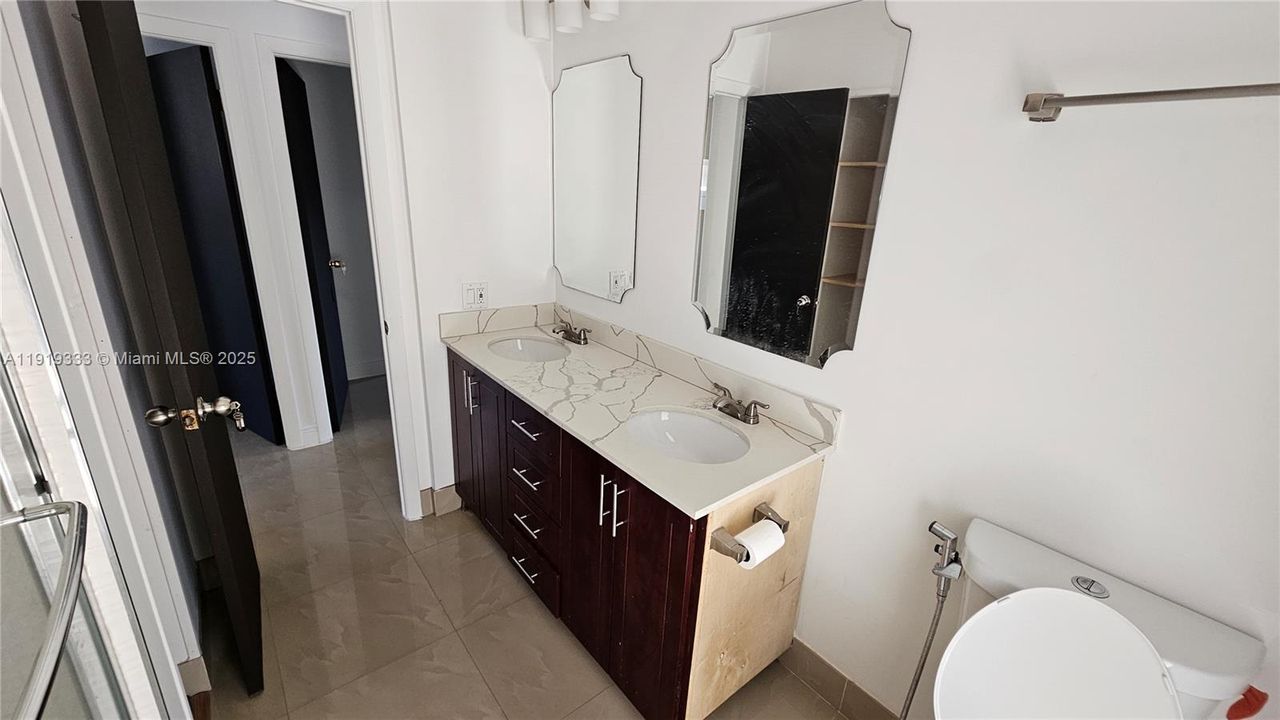 For Rent: $4,100 (4 beds, 2 baths, 1953 Square Feet)