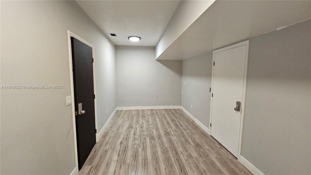 For Rent: $4,100 (4 beds, 2 baths, 1953 Square Feet)