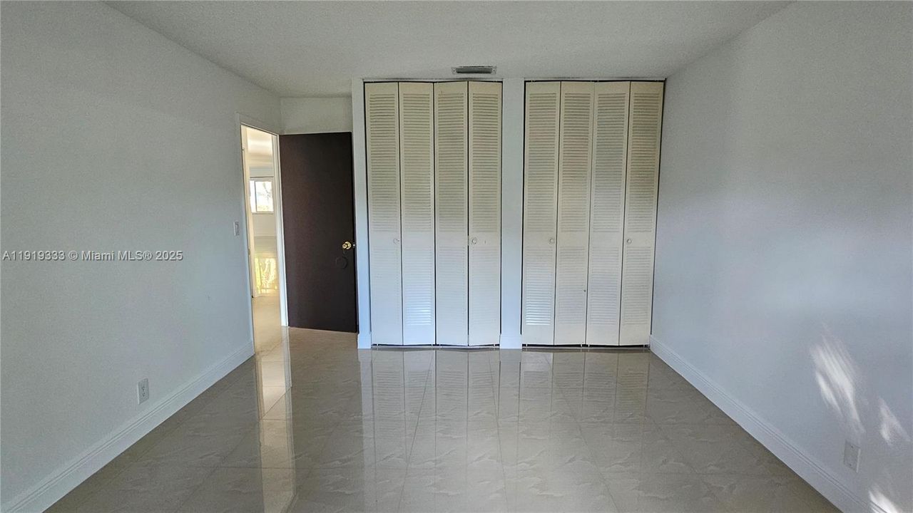 For Rent: $4,100 (4 beds, 2 baths, 1953 Square Feet)