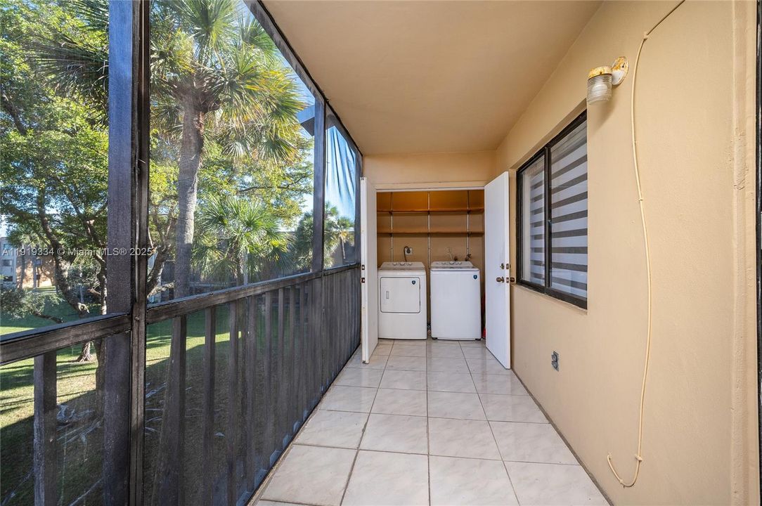 For Sale: $324,500 (2 beds, 2 baths, 985 Square Feet)