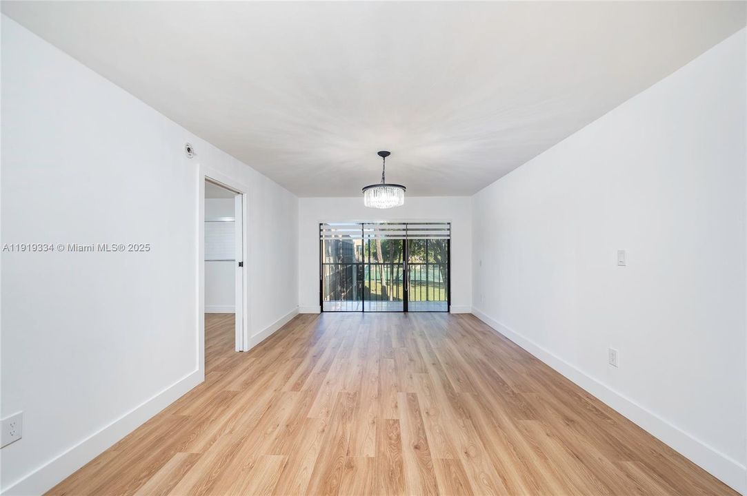 For Sale: $324,500 (2 beds, 2 baths, 985 Square Feet)