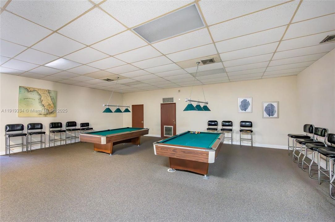 For Sale: $324,500 (2 beds, 2 baths, 985 Square Feet)