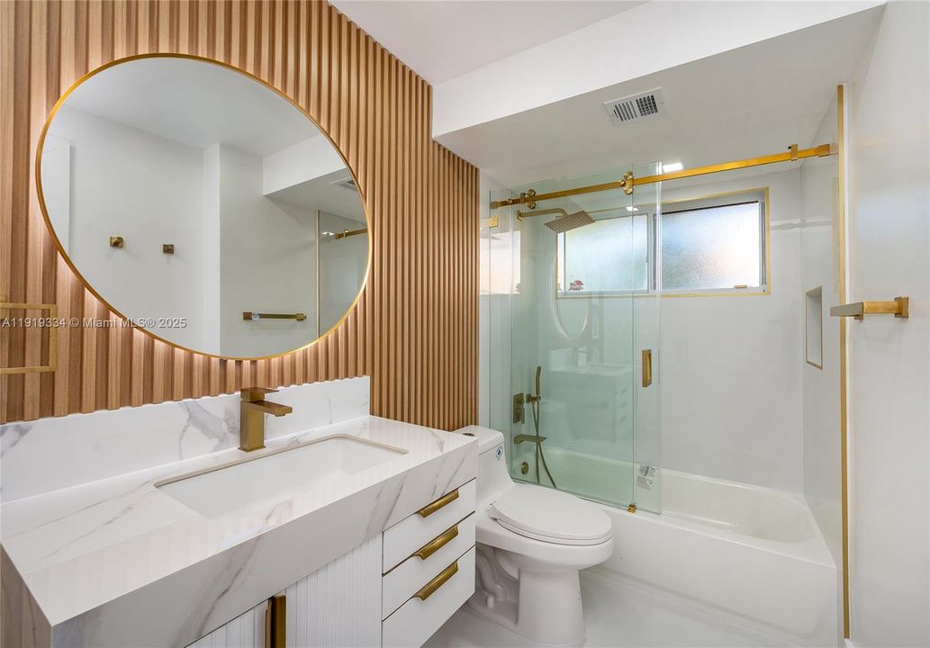 For Sale: $324,500 (2 beds, 2 baths, 985 Square Feet)