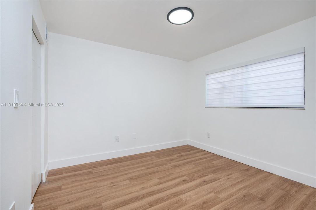 For Sale: $324,500 (2 beds, 2 baths, 985 Square Feet)